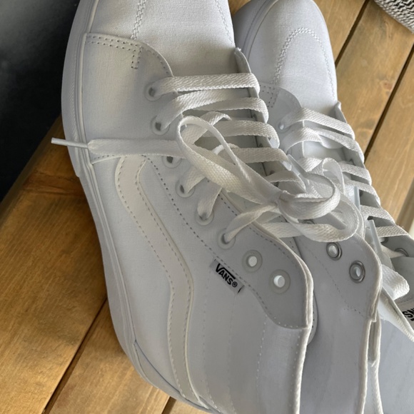 Vans - Picture 2 of 12